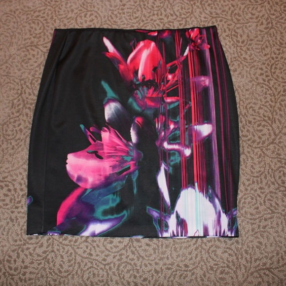 Floral skirt - Picture 1 of 3
